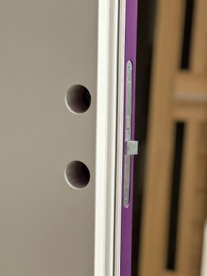 Дверь входная Kaski FE810N Thermo, двухцветная, М23, с замком ABLOY LC200